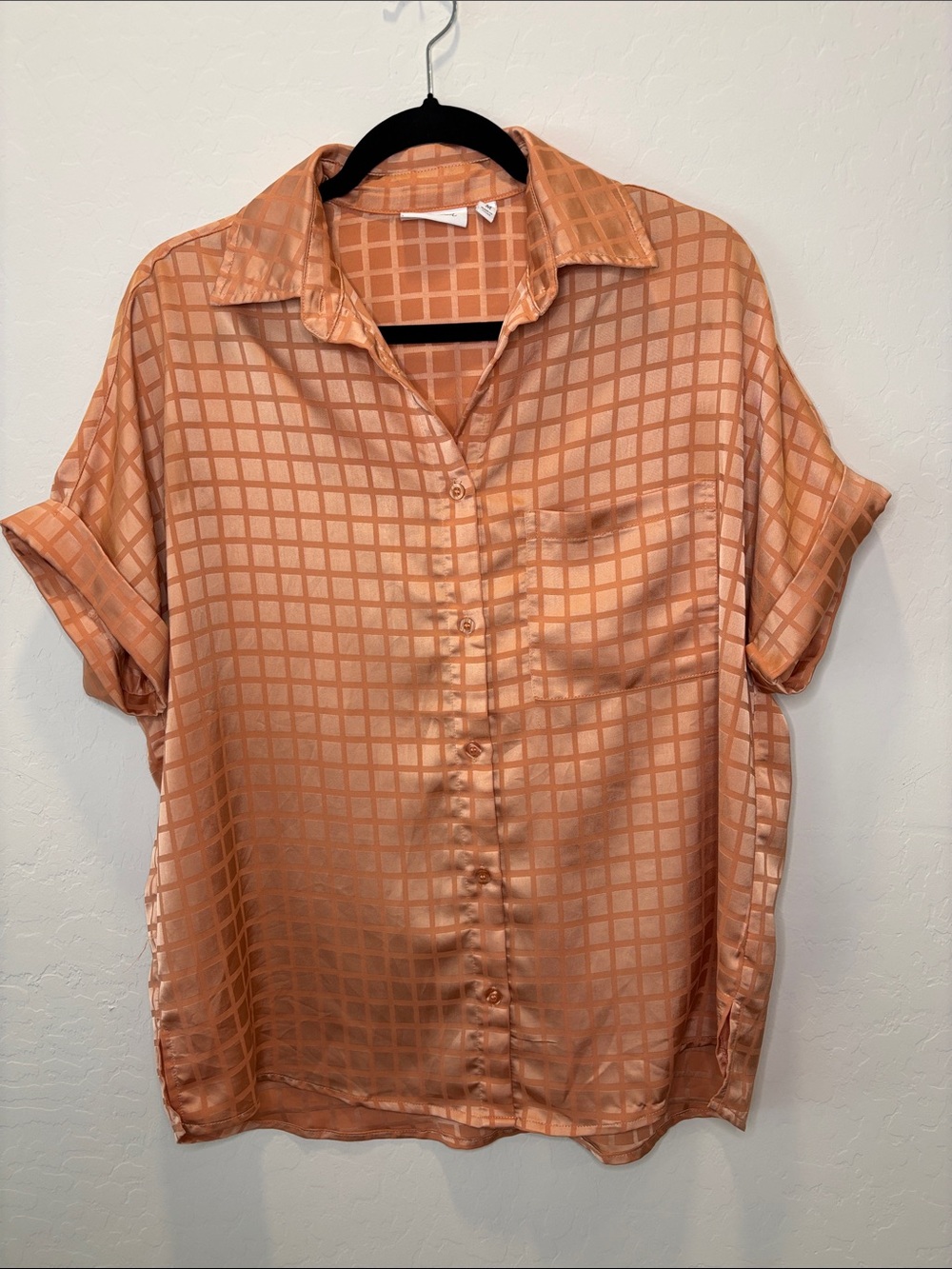 Women's Peach Satin Check Short-Sleeve Blouse